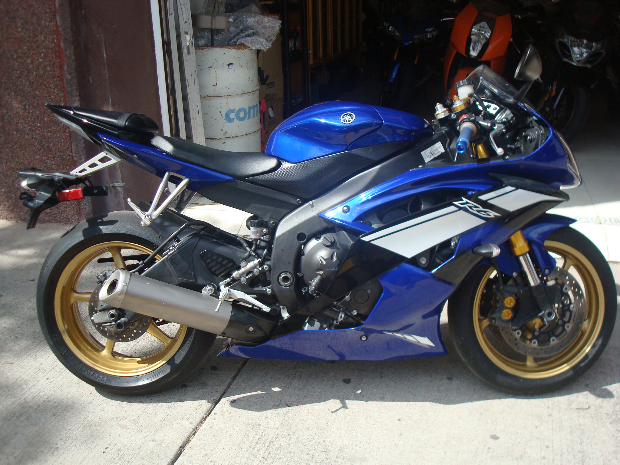 VENDIDA ………………… MOTOCICLETA YAMAHA R6R 2010