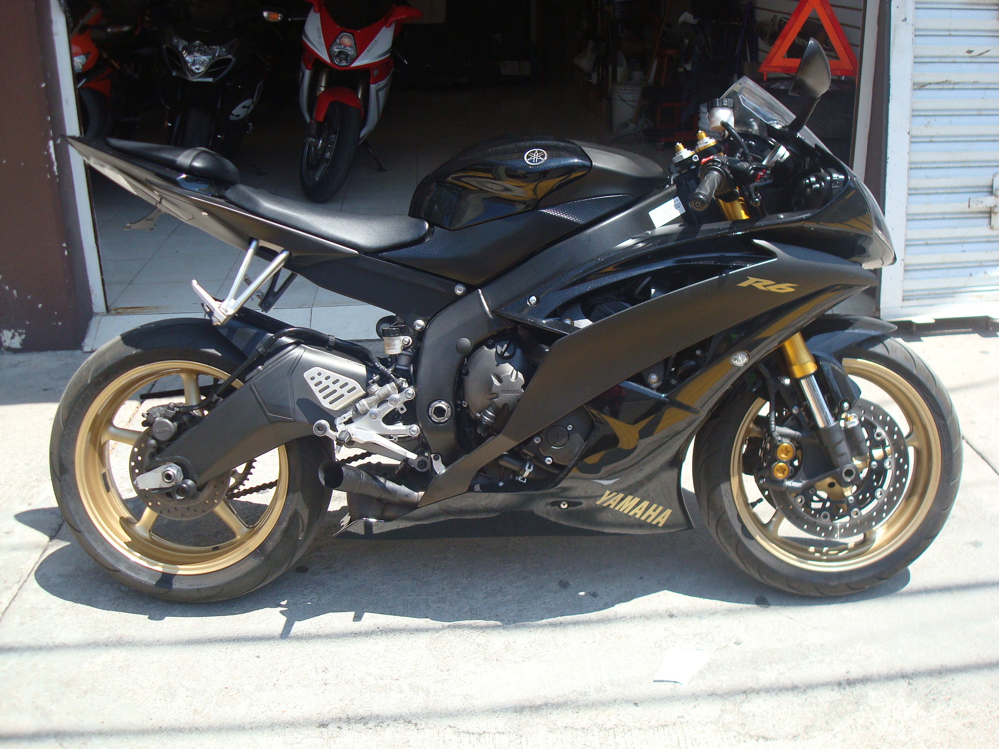 VENDIDA ……………. MOTOCICLETA YAMAHA R6R 2009 BLACK RAVEN