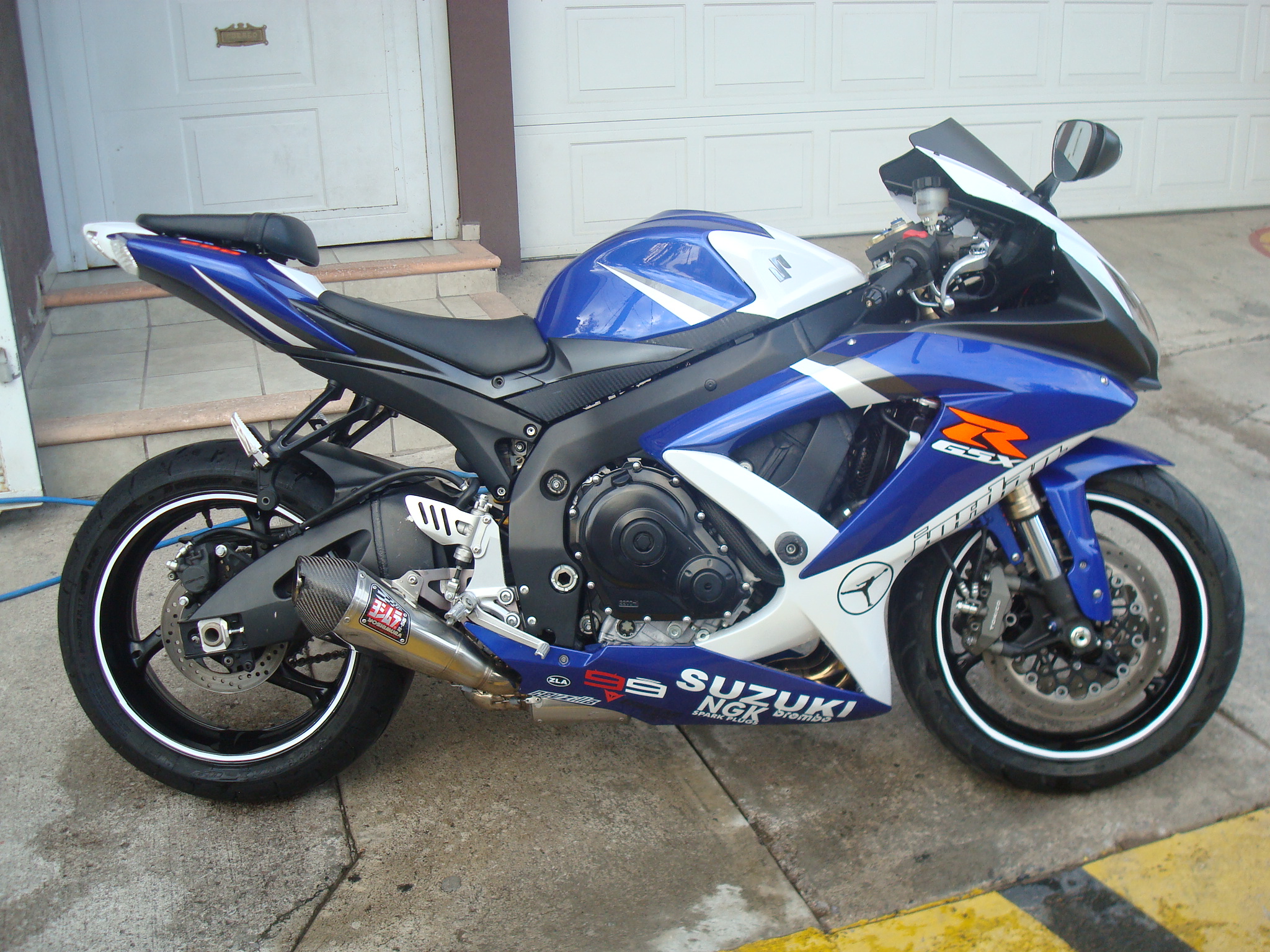 VENDIDA ………………. MOTOCICLETA SUZUKI GSXR 600 MODELO 2009