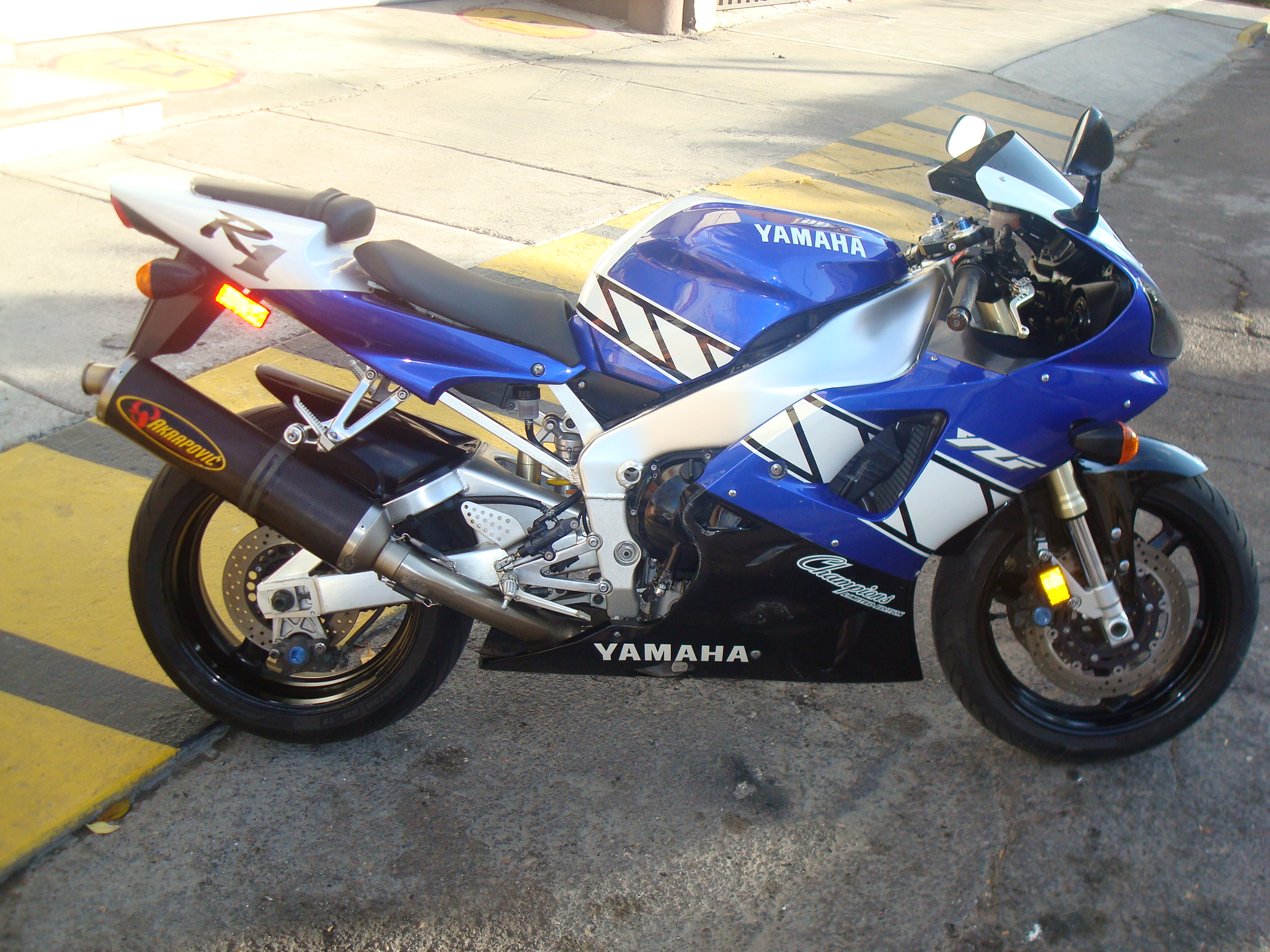 VENDIDA ………………… MOTOCICLETA YAMAHA R1 MODELO 2001 UNICA EN MEX CHAMPIONS EDITION