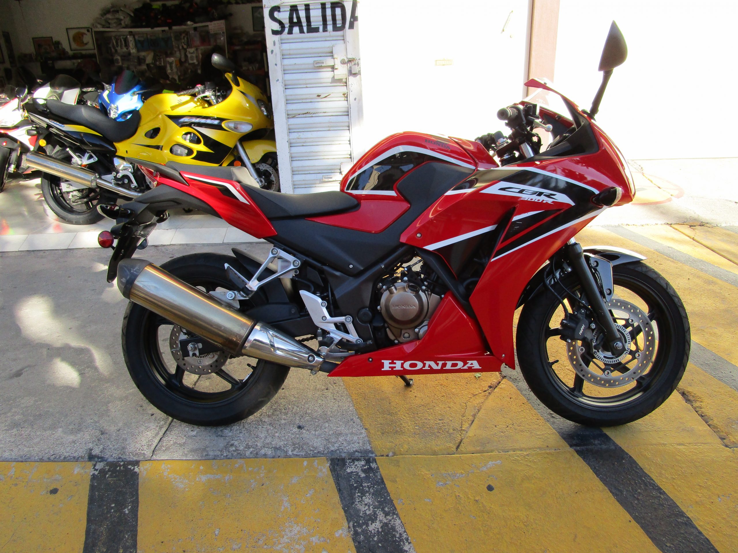 VENDIDA ………………… MOTOCICLETA HONDA CBR 300 RR MODELO 2017 IMPORTADA