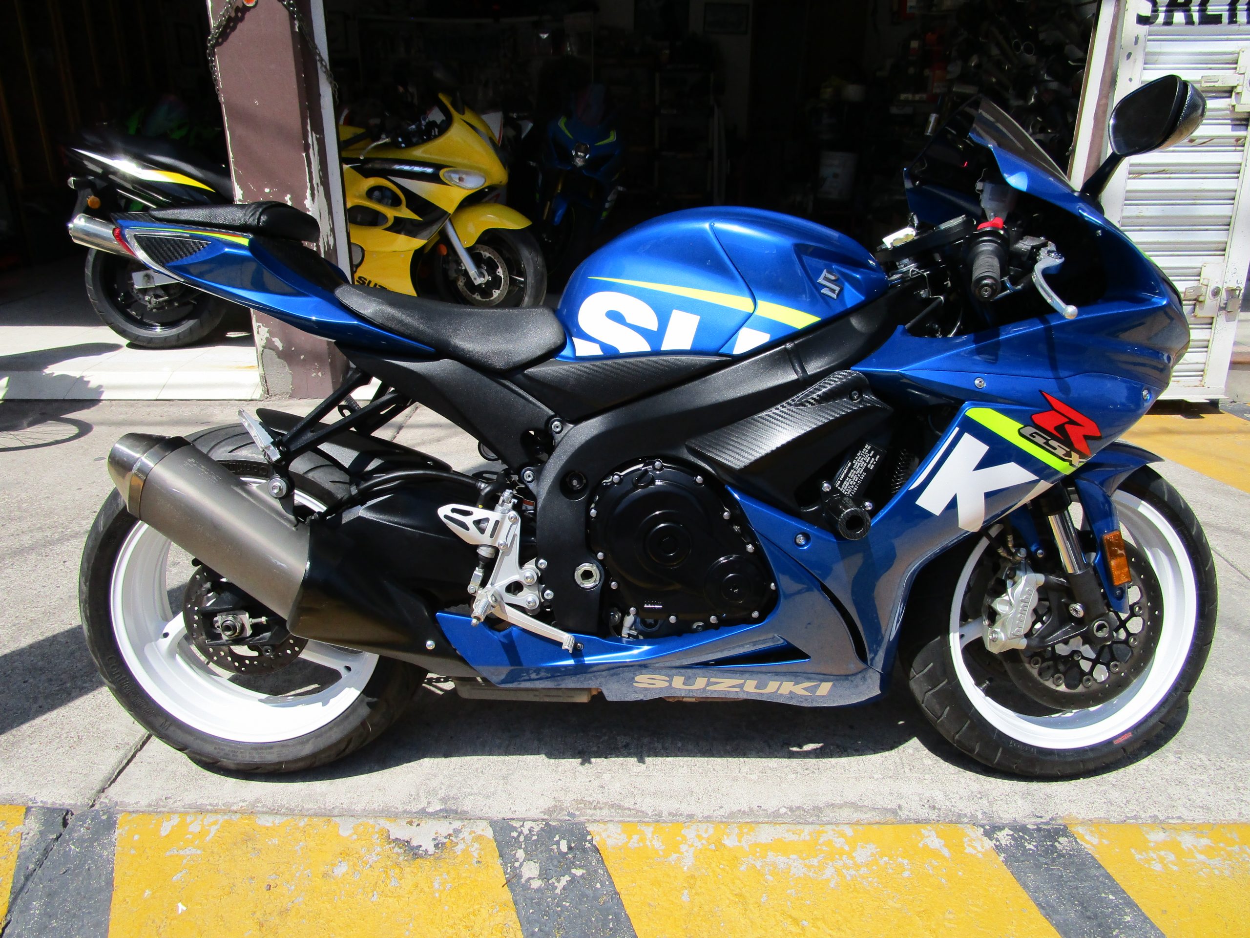 VENDIDA ……………. MOTOCICLETA SUZUKI GSXR 600 2011 IMPORTADA VERSION GP