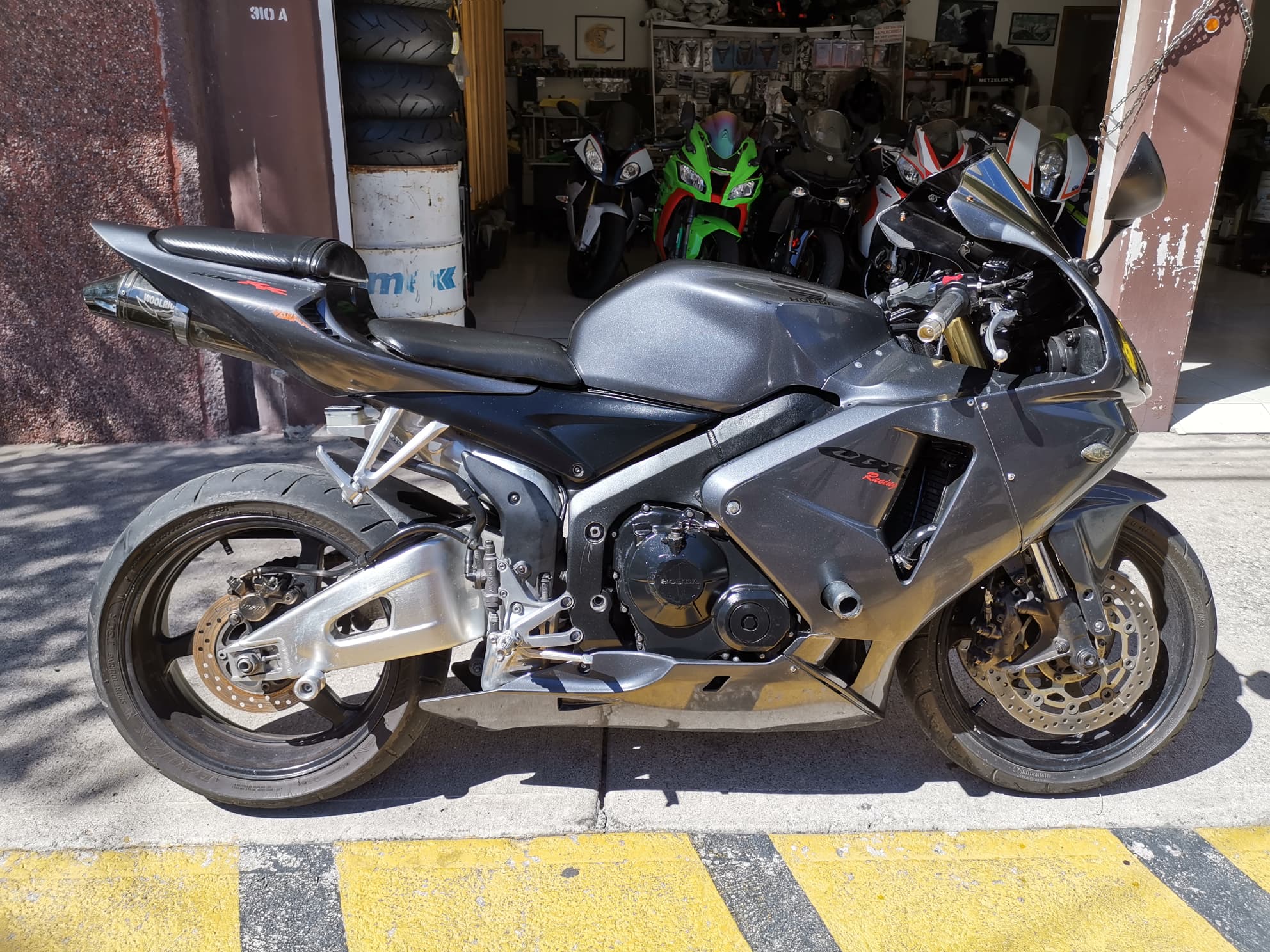 VENDIDA …………… MOTOCICLETA HONDA CBR600RR MODELO 2006 IMPORTADA … PRECIO REMATE ANTES DE DETALLADO