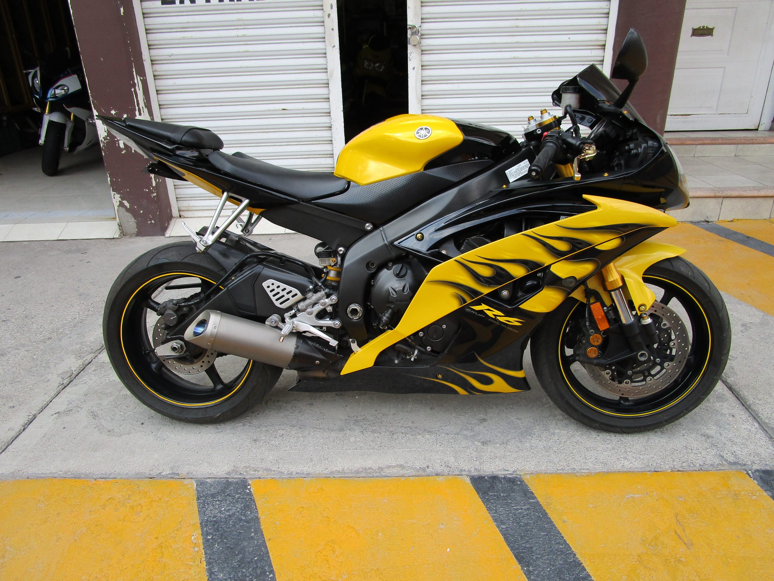 VENDIDO …………….. MOTOCICLETA YAMAHA R6R MODELO 2008 VERSION FLAMAS (FLAMES) ORIGINAL BAJA 2020