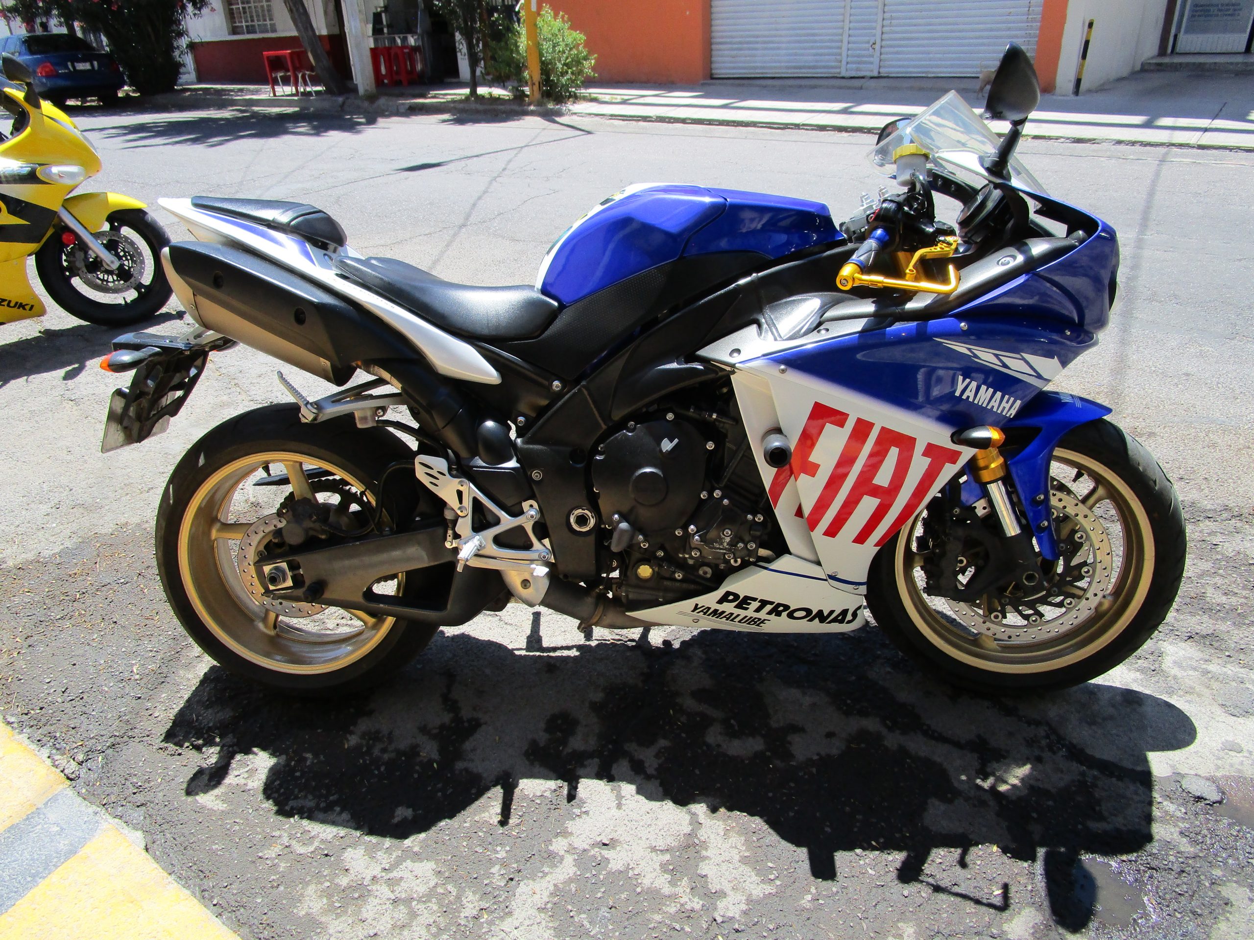 VENDIDA ……………… MOTOCICLETA YAMAHA R1 MODELO 2010 NACIONAL PAGOS 2020