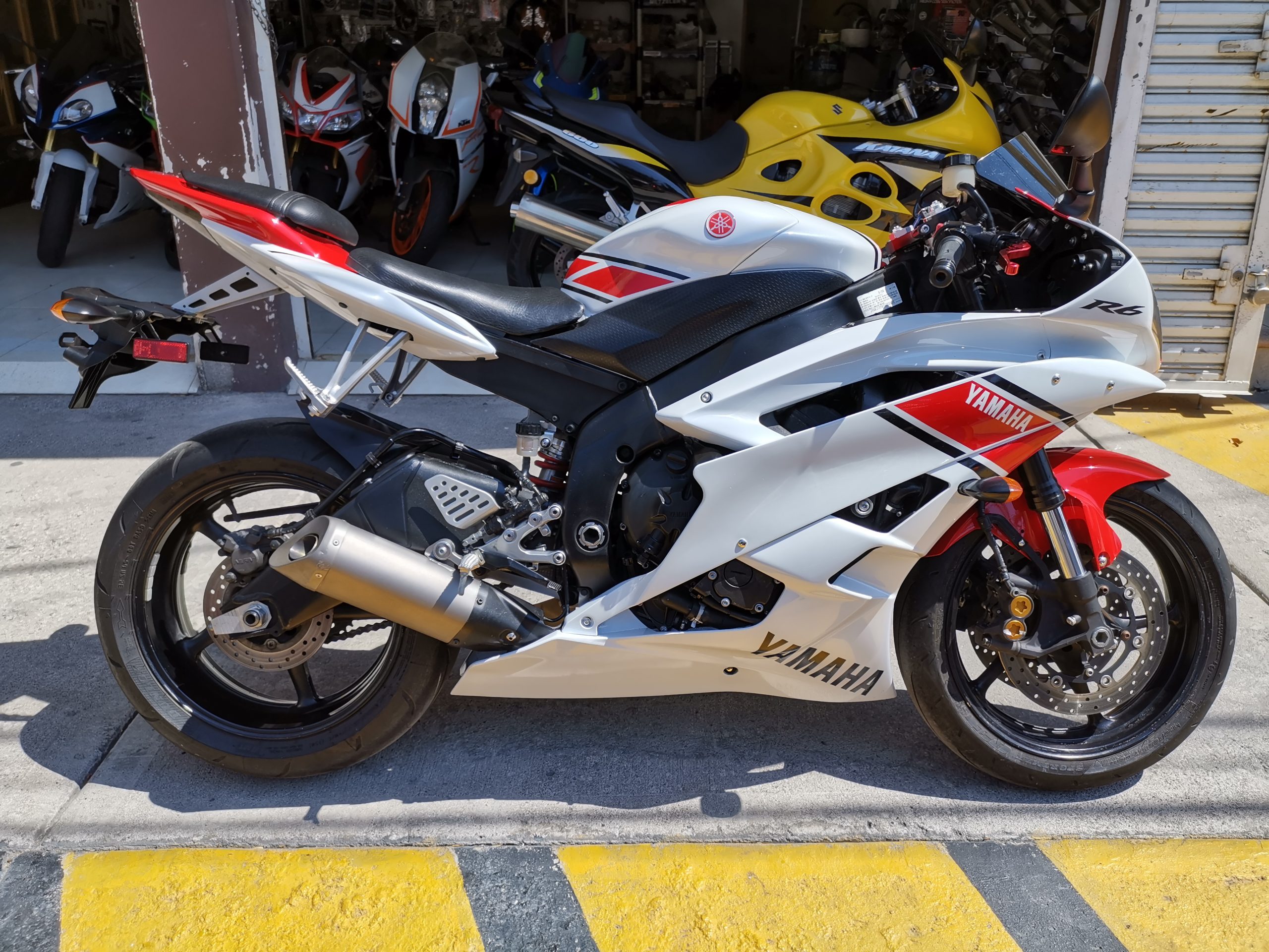 VENDIDA ……………… MOTOCICLETA YAMAHA R6R MODELO 2007 IMPORTADA CHAMPION EDITION