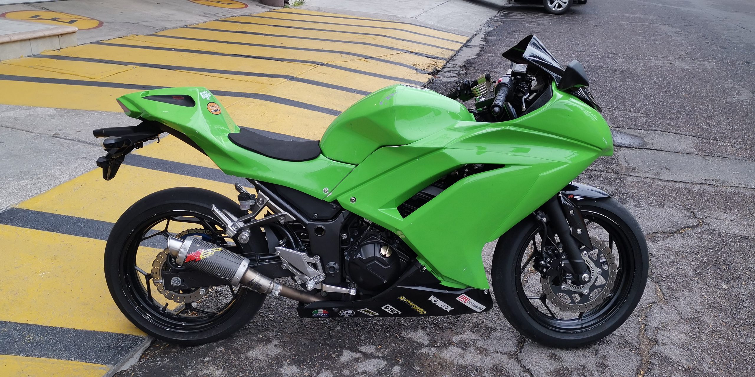 VENDIDA ……………. MOTOCICLETA KAWASAKI NINJA 300 MODELO 2015 IMPORTADA RACE