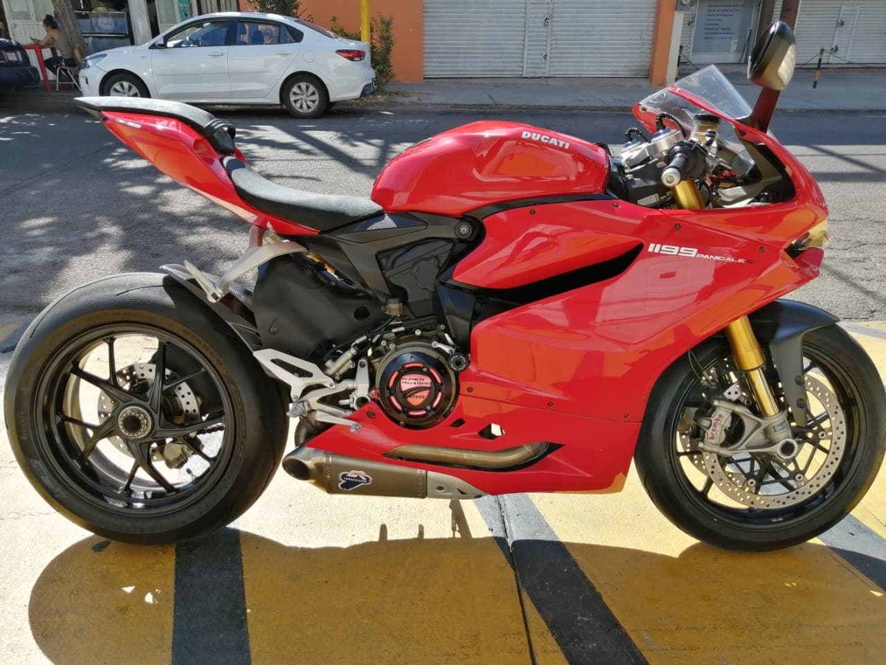 VENDIDA ………………… MOTOCICLETA DUCATI PANIGALE VERSION S OHLINS 2014 NACIONAL