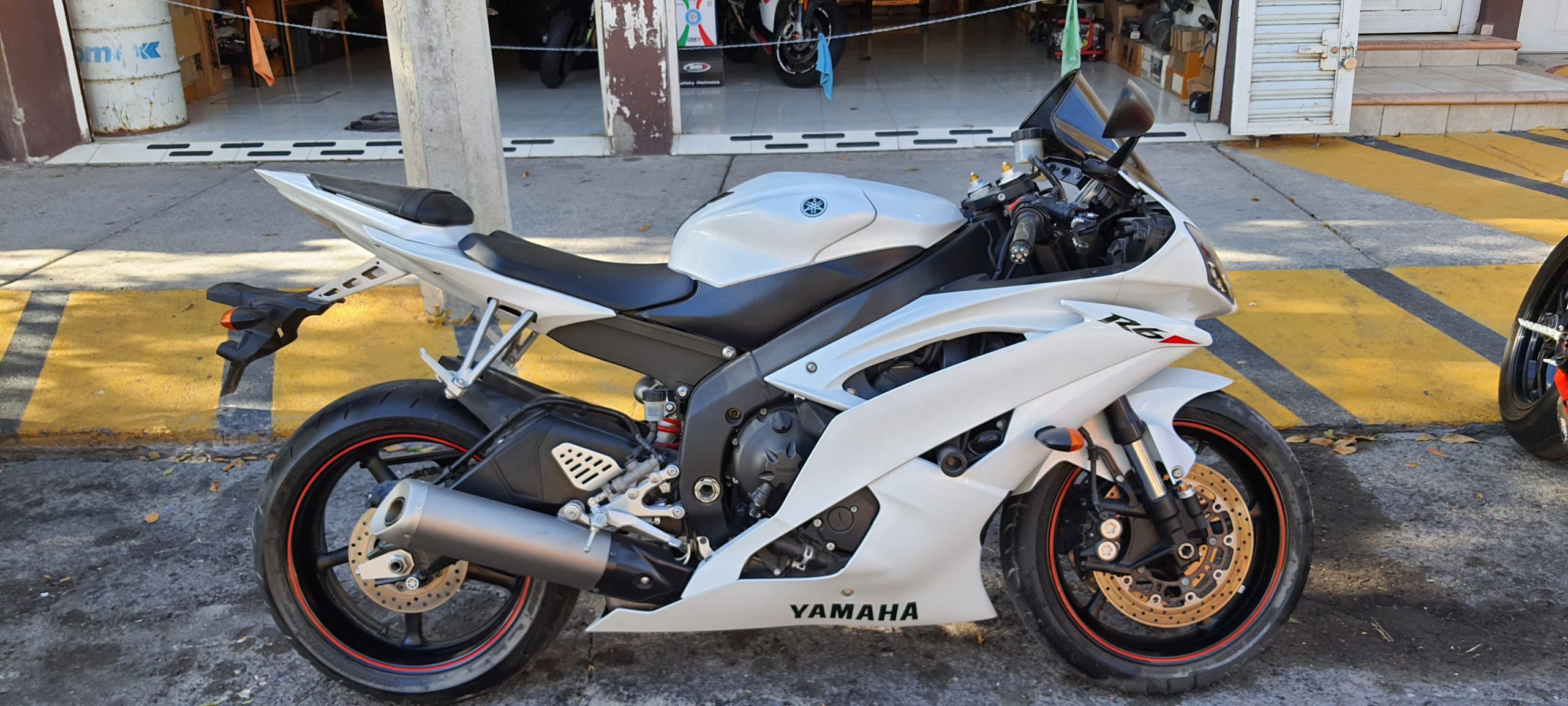 VENDIDA ………………. MOTOCICLETA YAMAHA R6R NACIONAL MODELO 2011