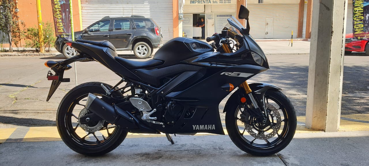 VNEDIDA …………………… MOTOCICLETA YAMAHA R3 IMPORTADA MODELO 2019