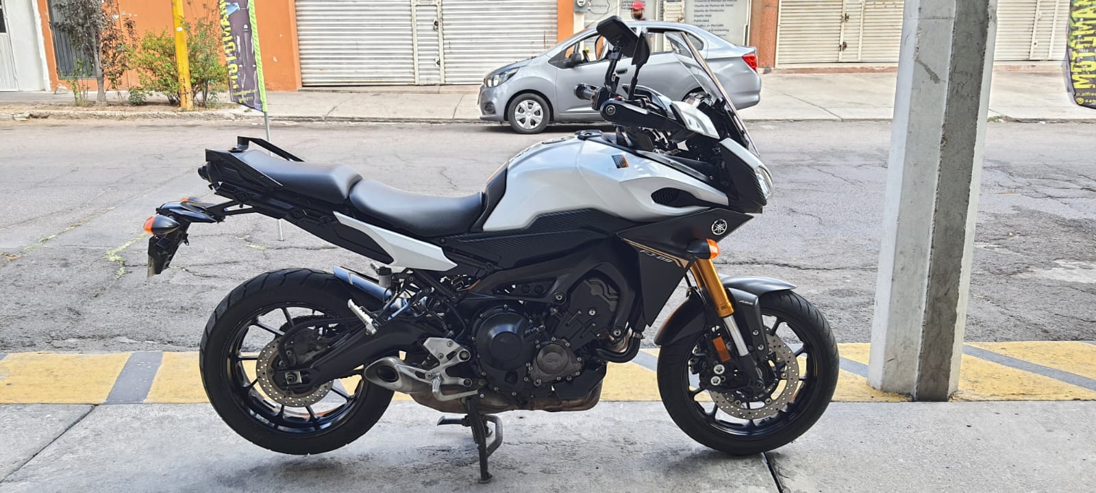 VENDIDA ………………… MOTOCICLETA MARCA YAMAHA FJ-09 NACIONAL MODELO 2017