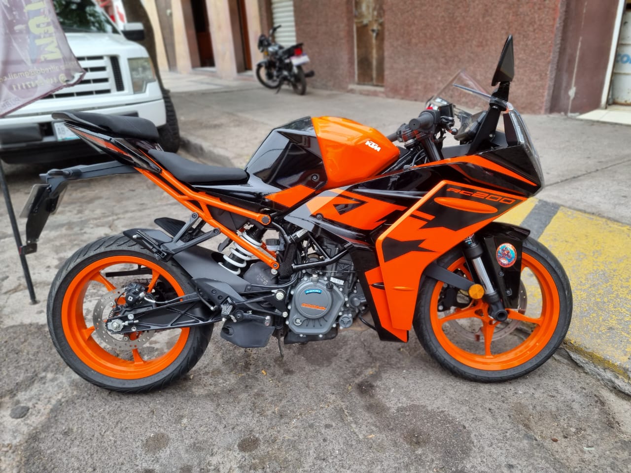 VENDIDA ……………………. MOTOCICLETA KTM RC200 NACIONAL RESTRENALA MODELO 2022