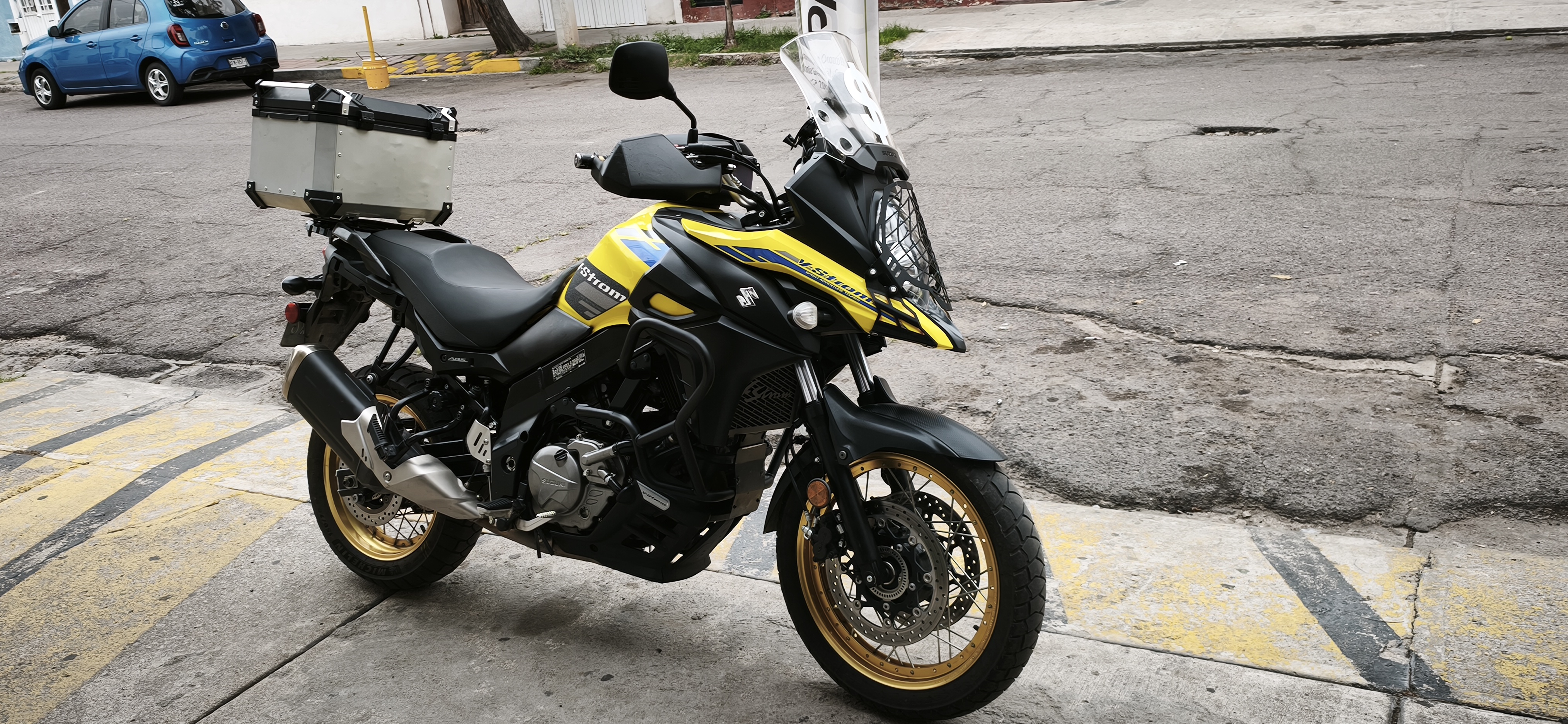 MOTOCICLETA SUZUKI V STROM 650 MODELO 2021 NACIONAL - Imagen 3