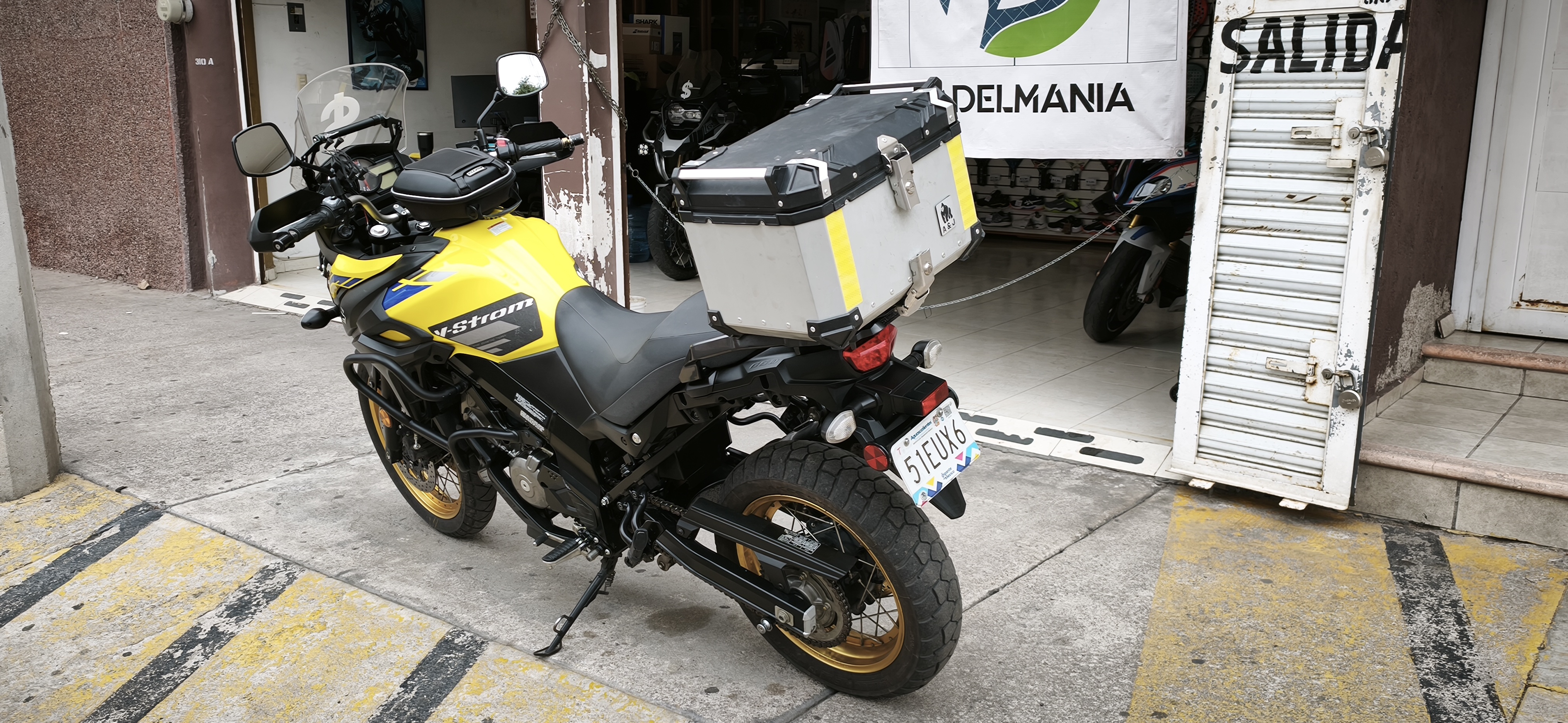 MOTOCICLETA SUZUKI V STROM 650 MODELO 2021 NACIONAL - Imagen 7