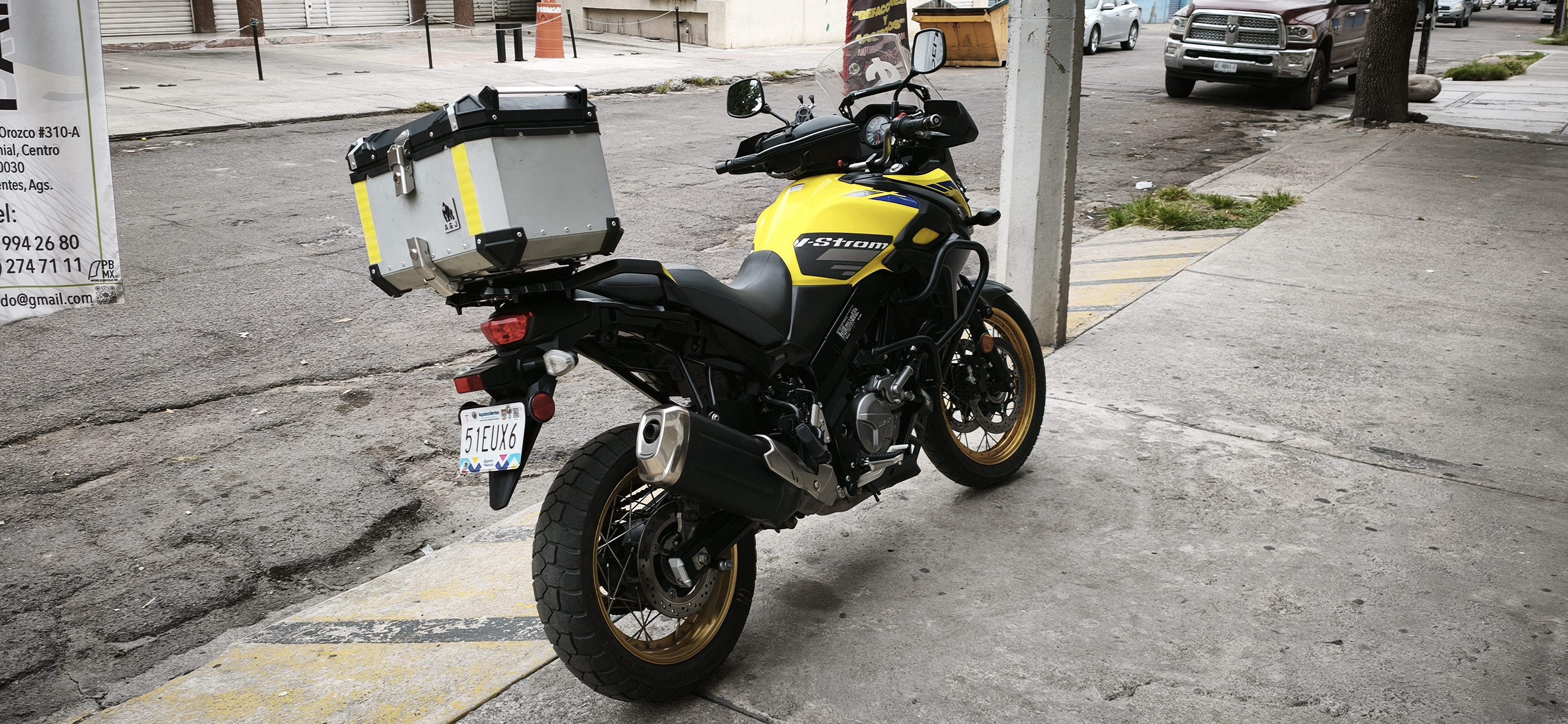 MOTOCICLETA SUZUKI V STROM 650 MODELO 2021 NACIONAL - Imagen 9