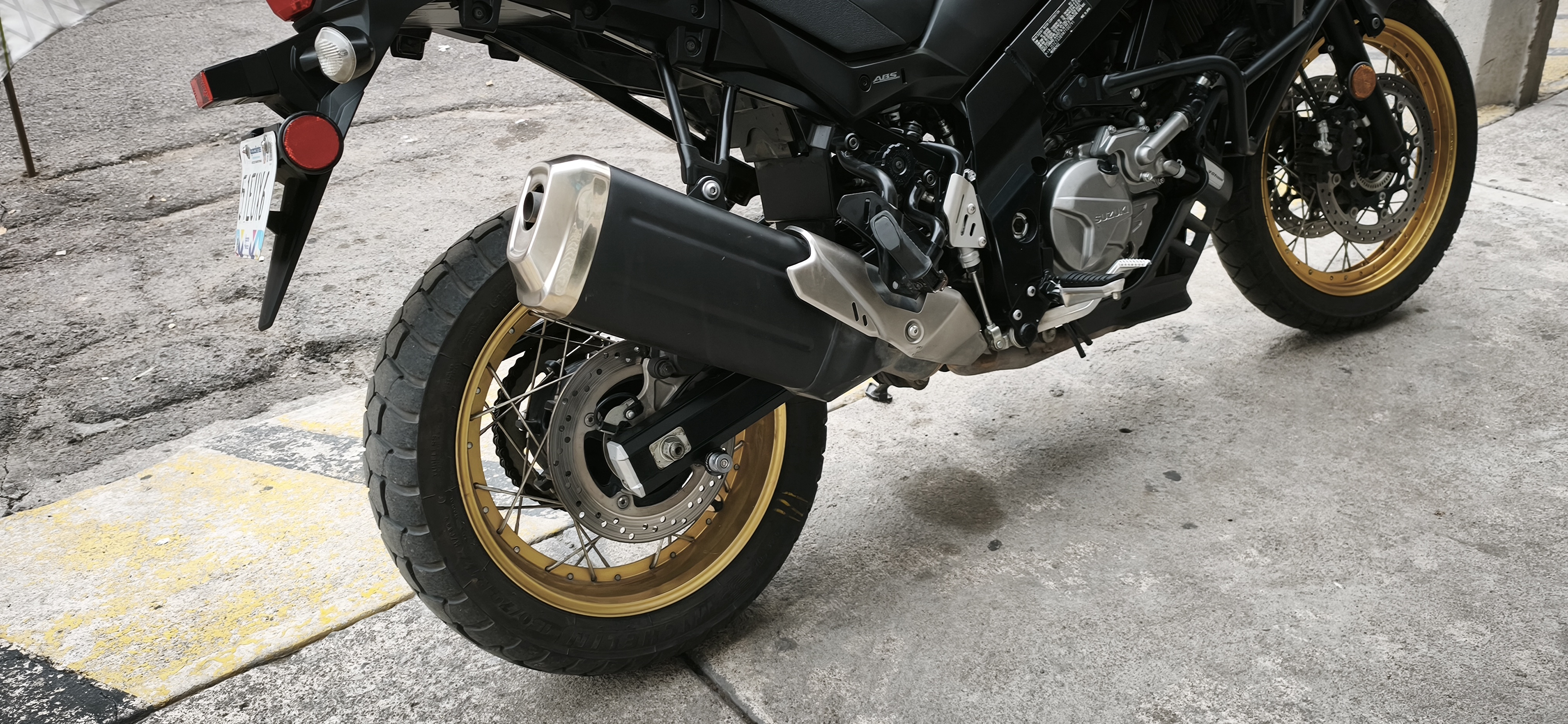 MOTOCICLETA SUZUKI V STROM 650 MODELO 2021 NACIONAL - Imagen 11