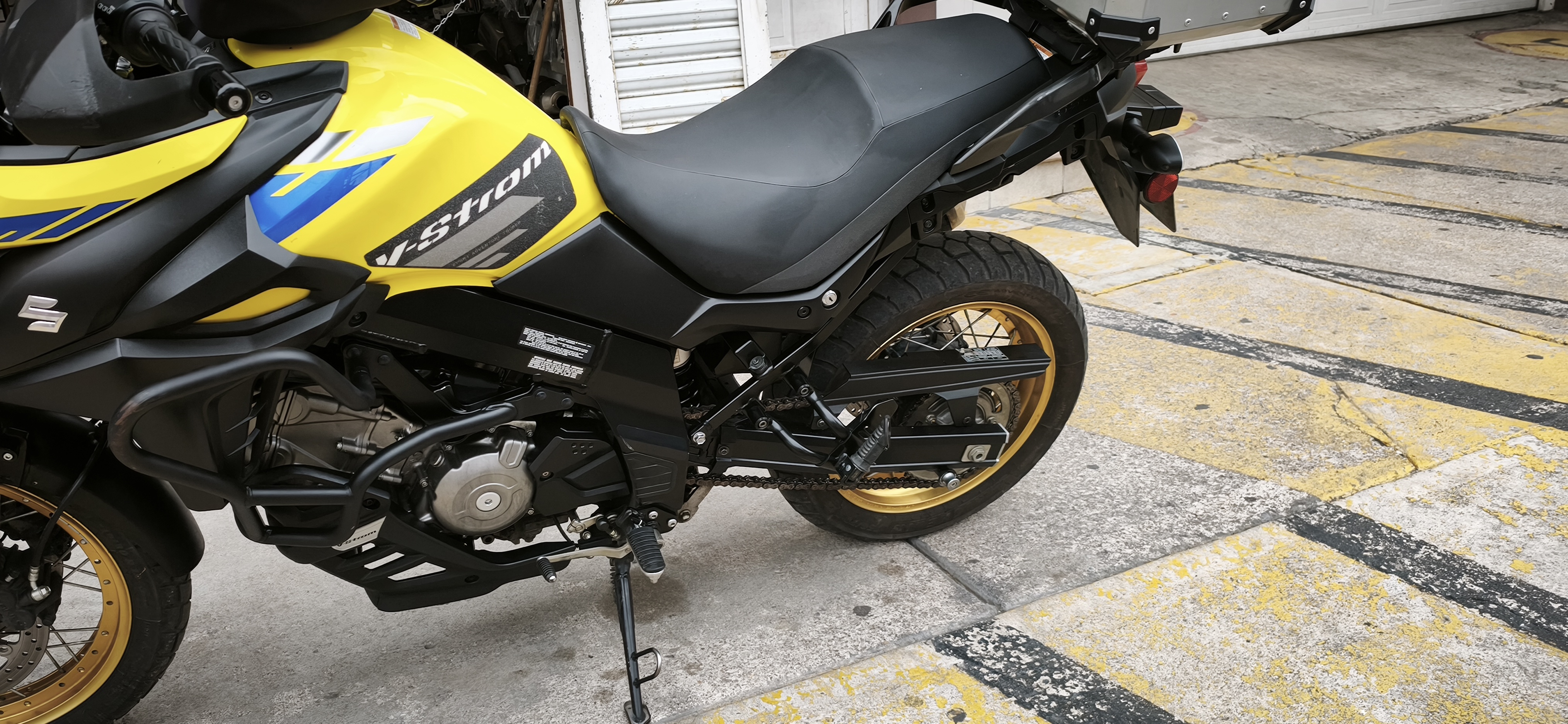MOTOCICLETA SUZUKI V STROM 650 MODELO 2021 NACIONAL - Imagen 17